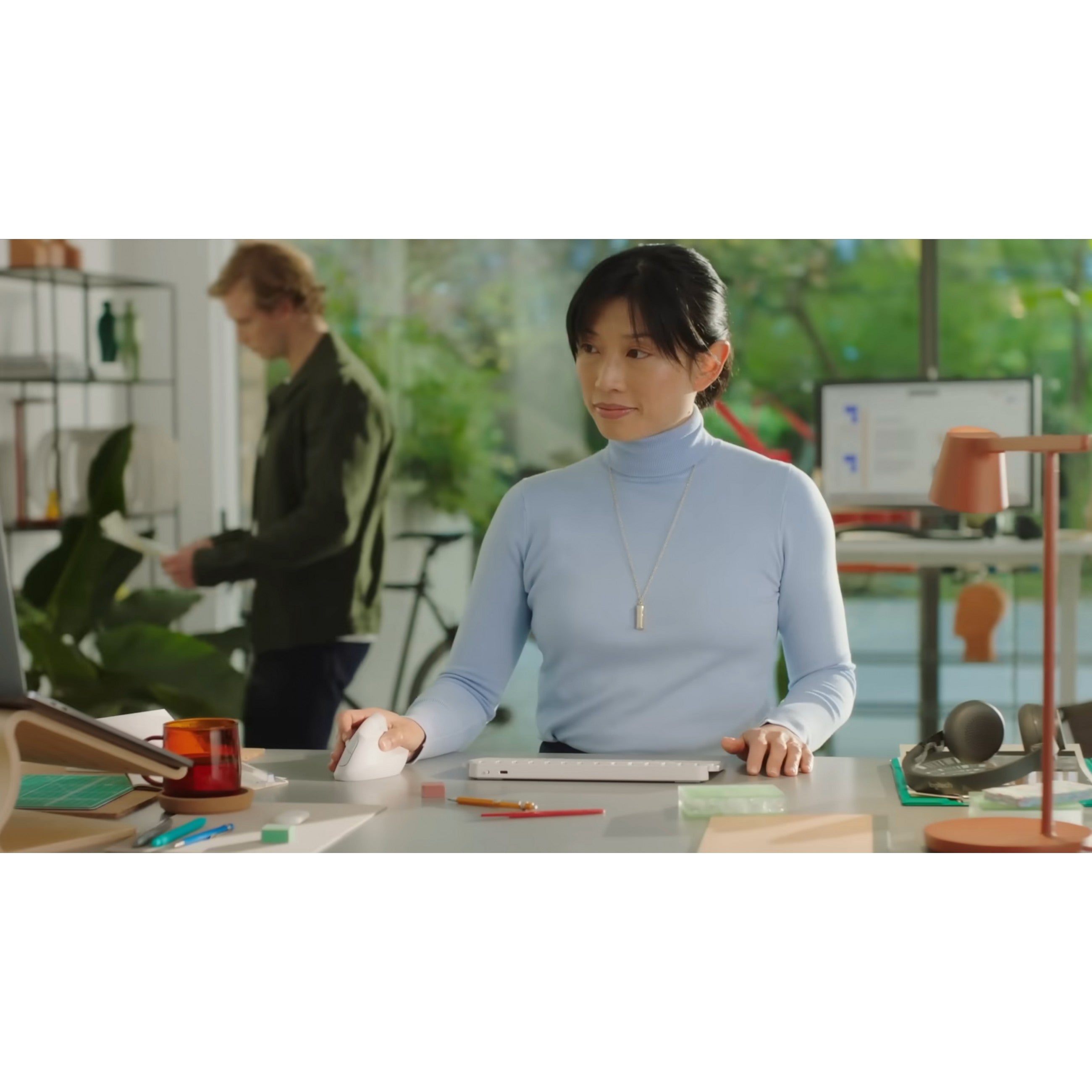 Logitech Lift Vertical Ergonomic wireless off-white