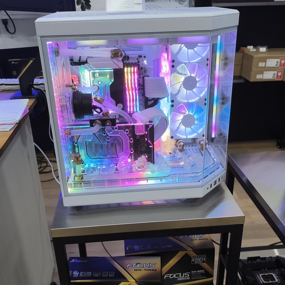 Glacier Cold Power PC da gaming Pixel Peak | Ryzen 7 9800X3D | RTX 5090 32 GB