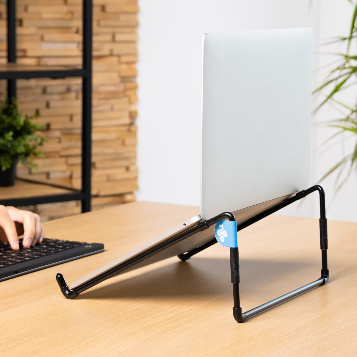 R-Go Tools Laptopständer R-Go Steel Travel, ergonomisch faltbarer und einstellbarer Laptopständer, Stahl, Schwarz