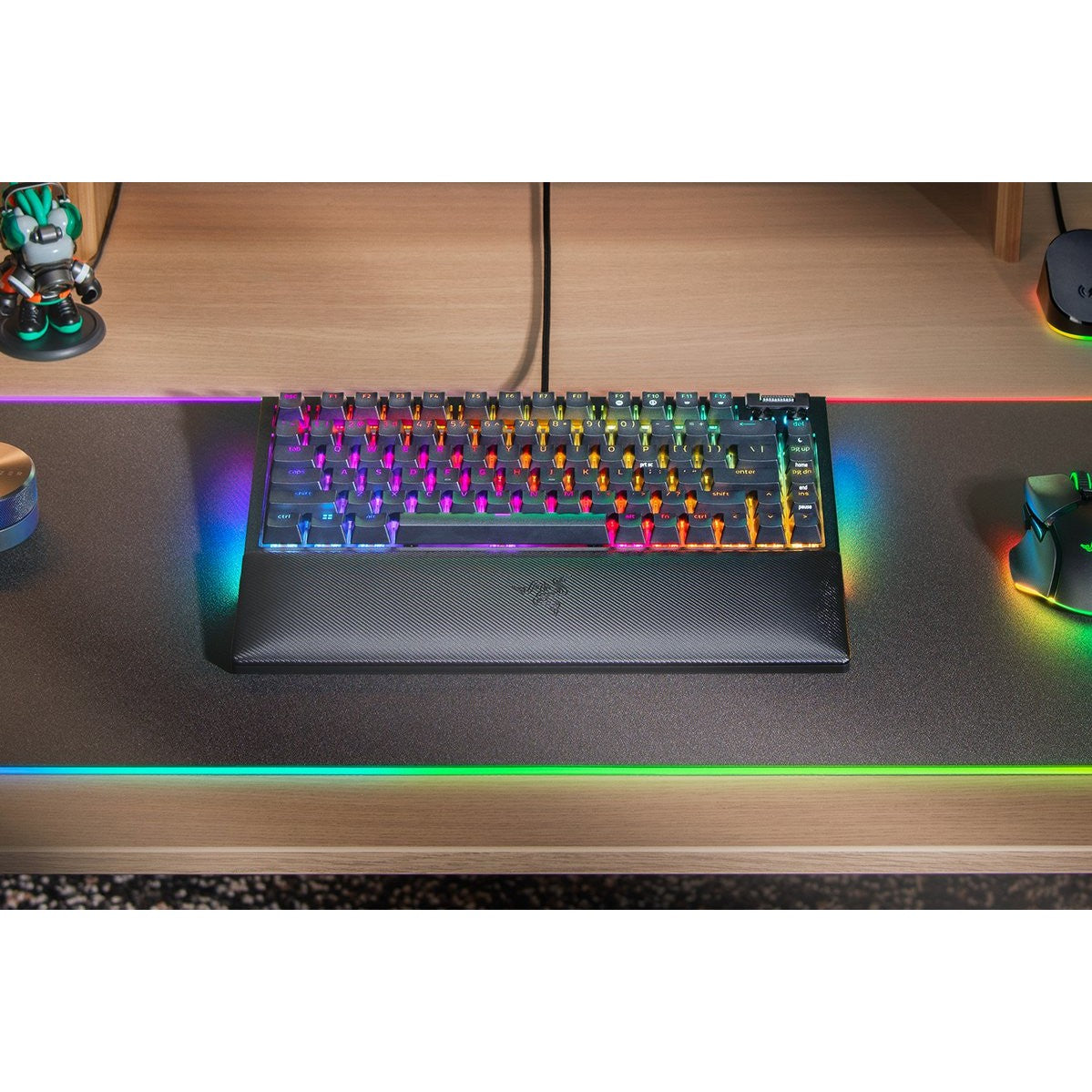 Razer BlackWidow V4 75% (schwarz. US-International-Layout. Razer Orange)