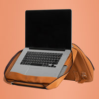 R-Go Tools Laptoptasche R-Go Viva, Vollnarbenleder, mit integriertem Laptop-Ständer, Schulterriemen, 15,6-Zoll, braun