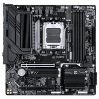 GIGABYTE B840M GAMING X WIFI6E Mainboard – AMD Ryzen 9000 CPUs, 8+2+2-Phasen-VRM, bis zu 8200 MHz DDR5 (O.C.), 2× PCIe-4.0-M.2, Wi-Fi 6E, 2,5-GbE-LAN, USB 3.2 Gen 1