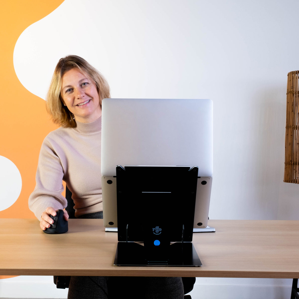 R-Go Tools Laptopständer R-Go Riser Duo, Tablet- und Laptop-Ständer in 1, ergonomisch faltbarer und einstellbarer Ständer, schwarz