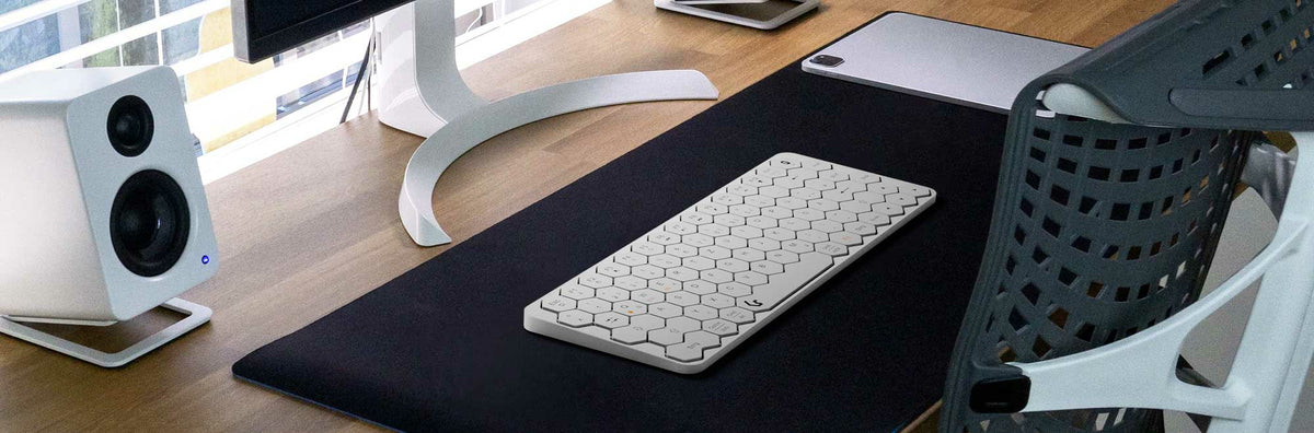 KeySonic KSK-5020BT-S (DE), Mini Tastatur mit wabenförmigen Tasten, kabellose Verbindung, Multimediatasten, Aluminium, Silber/Weiß