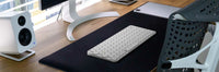 KeySonic KSK-5020BT-S (DE), Mini Tastatur mit wabenförmigen Tasten, kabellose Verbindung, Multimediatasten, Aluminium, Silber/Weiß