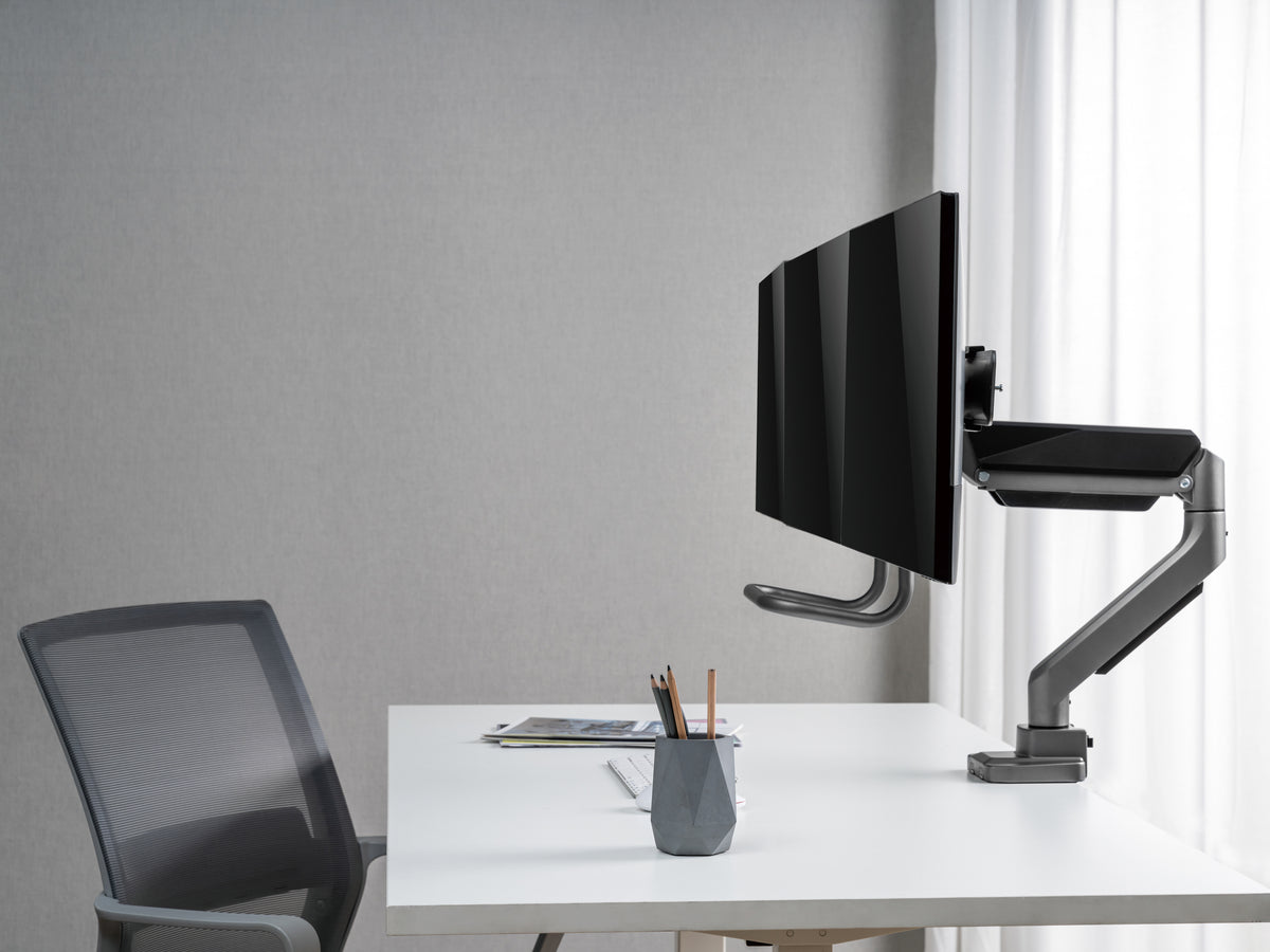 Equip 17"-27" Dreifach-Monitor-Tischhalterung