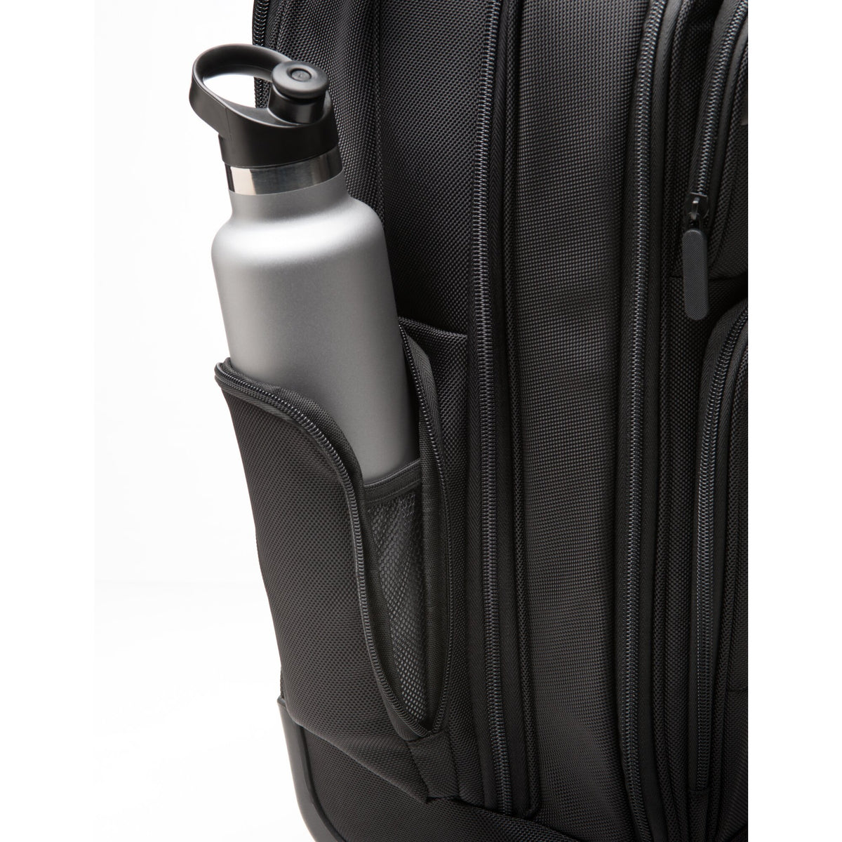 Kensington Contour™ 2.0 17” Pro Overnight Laptop Spinner