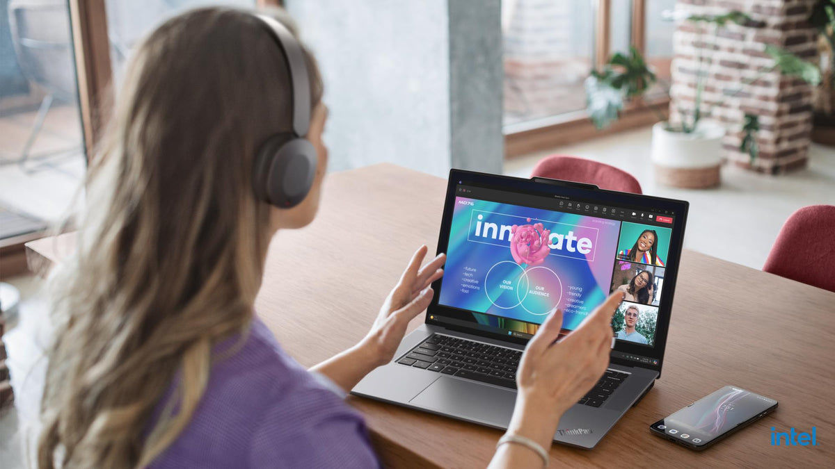 Lenovo ThinkPad X9-15p Gen 1 Aura Edition Copilot+ PC 358H Laptop 38,9 cm (15.3") Touchscreen 2.8K 32 GB 1 TB SSD Wi-Fi 7 (802.11be) Windows 11 Pro Deutsch Grau