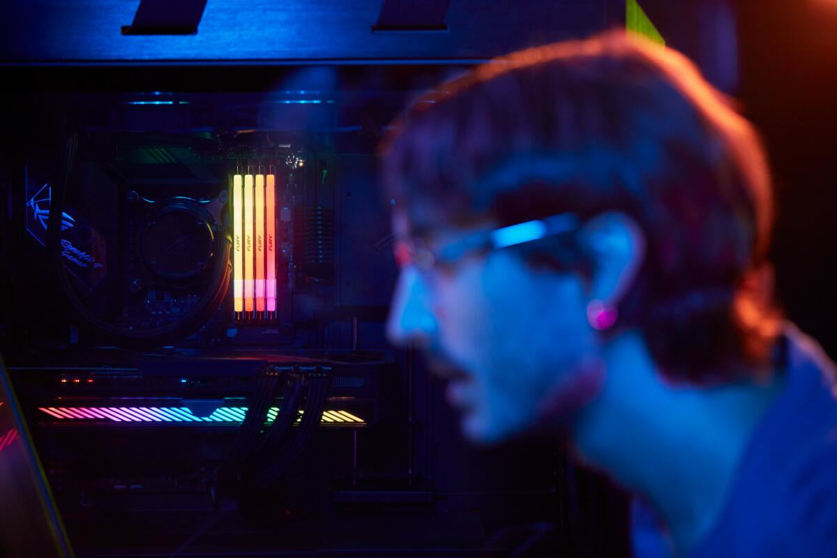 Kingston Technology FURY 64GB 6400MT/s DDR5 CL32 DIMM (2er-Kits) Renegade RGB Weiß XMP