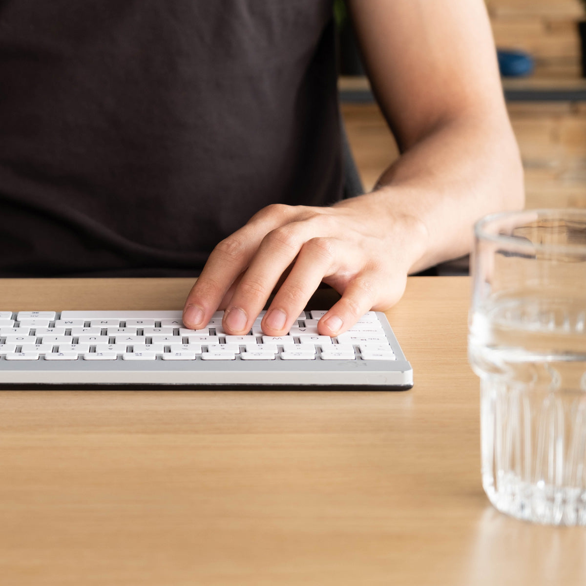 R-Go Tools Ergonomische Tastatur R-Go Compact Break, kompakte Tastatur mit Pausensoftware, QWERTZ (CH), Bluetooth, Weiß