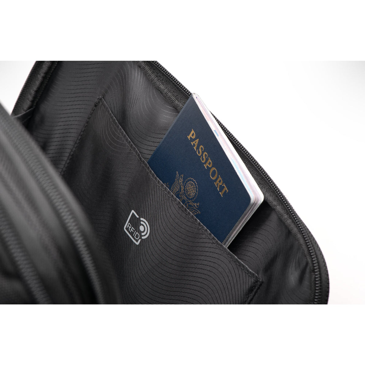 Kensington Contour™ 2.0 17” Pro Overnight Laptop Spinner