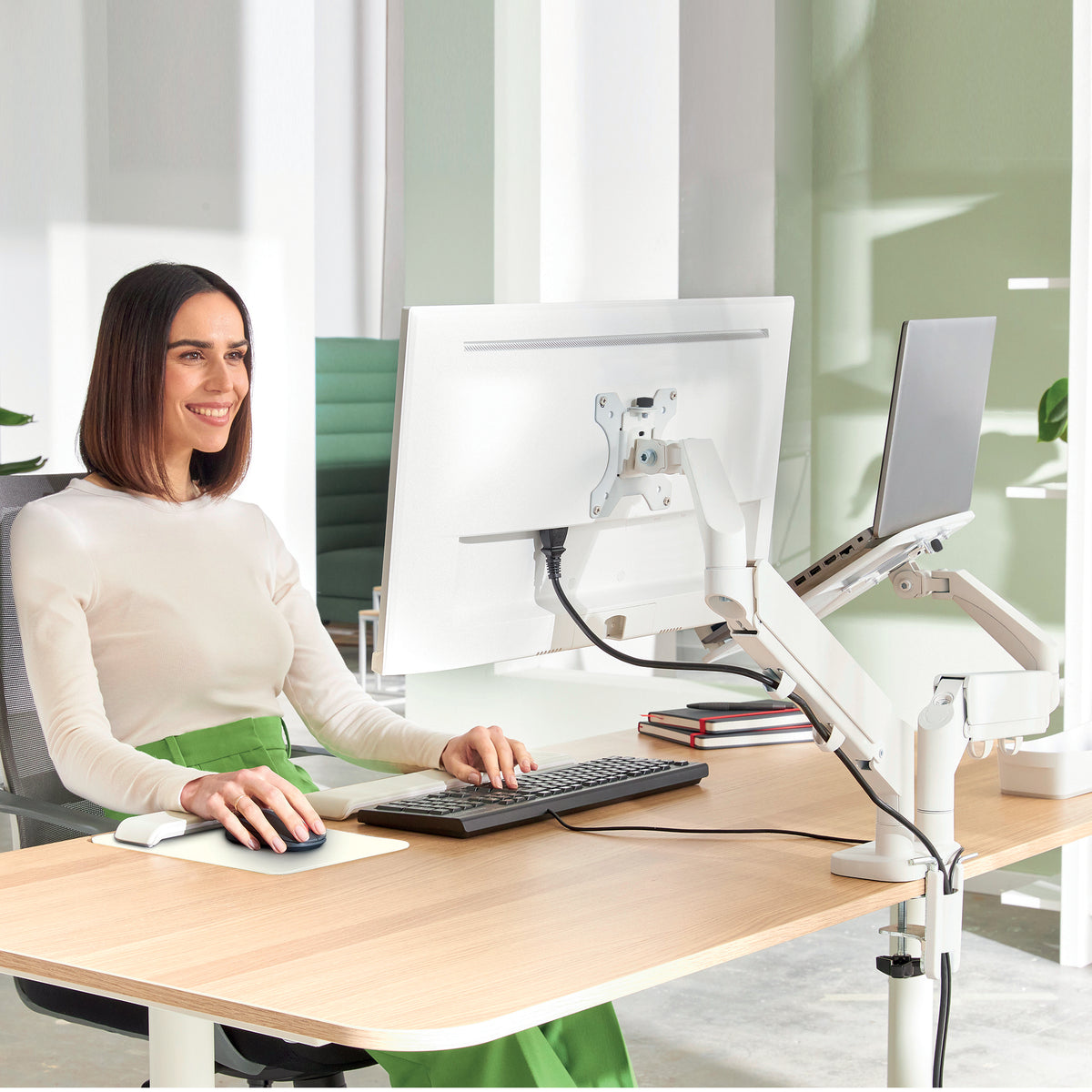 Leitz 65380085 Flachbildschirm-Tischhalterung 81,3 cm (32") Tisch/Bank Grau
