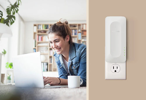 NETGEAR EAX17 WLAN-System (Extender) bis zu 140 m Netz 1GbE Wi-Fi 6 Dual-Band an Wandsteckdose