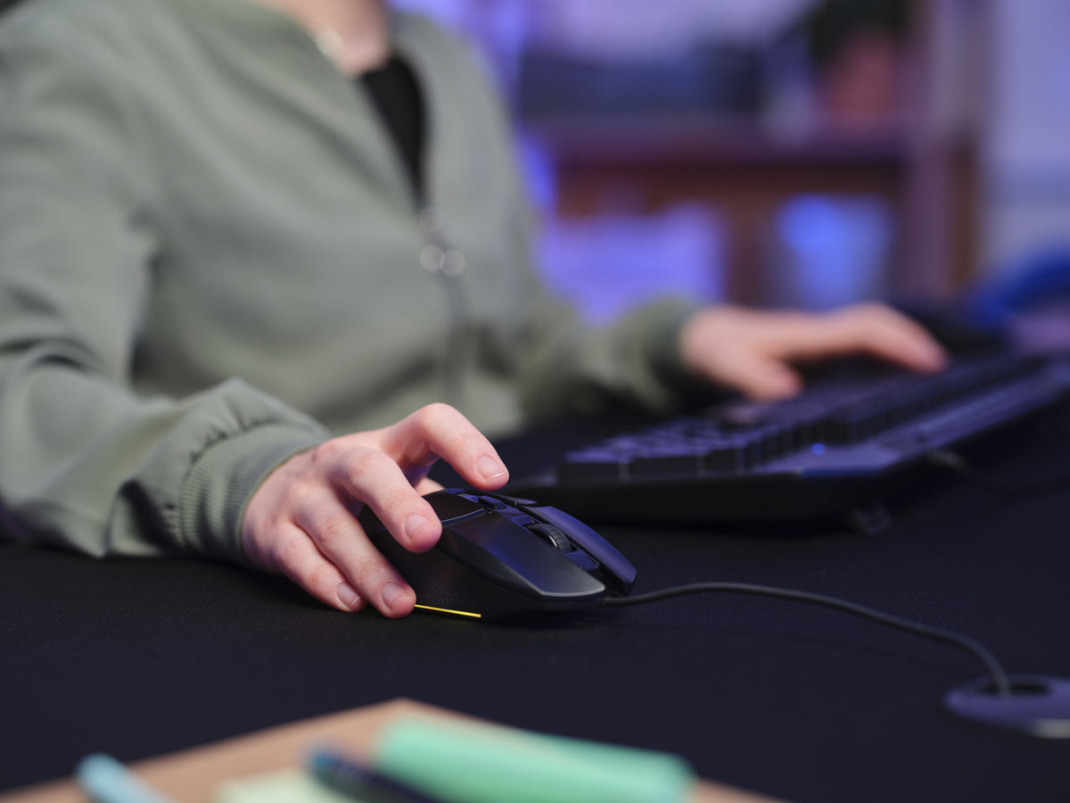 Trust GXT 109 Felox Maus Gaming rechts USB Typ-A Optisch 6400 DPI