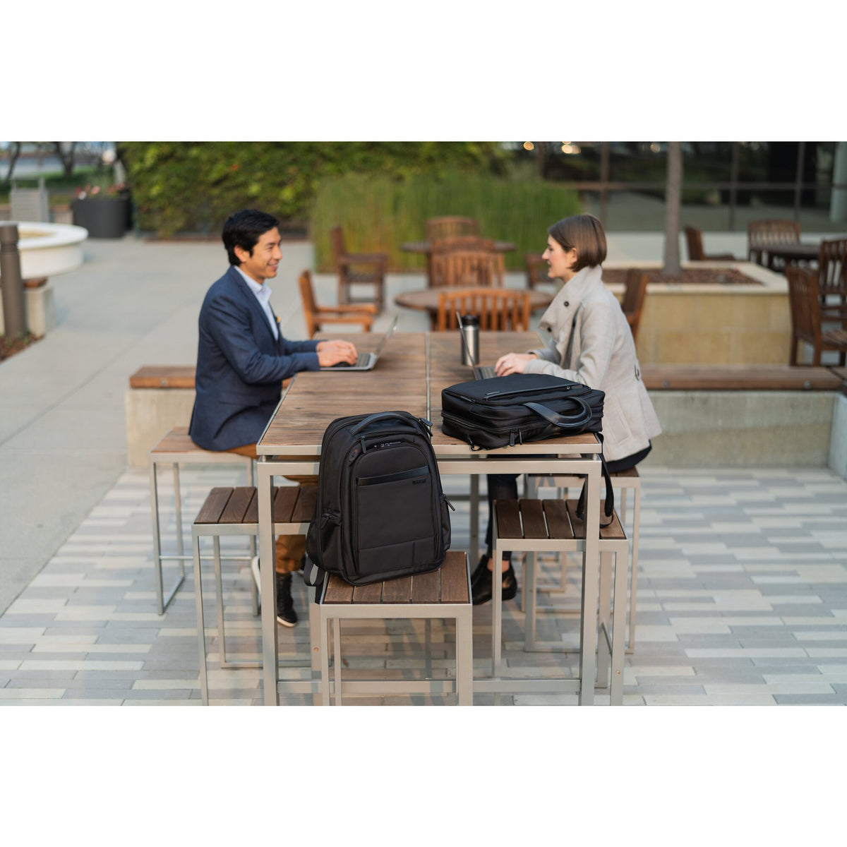 Kensington Contour 2.0 15.6" Business Laptop Tasche