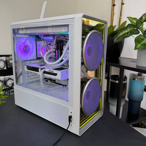 YETI Lian Li Gaming-PC Midrange Weiss | Ryzen 7 9700X | RTX 5070 12 GB