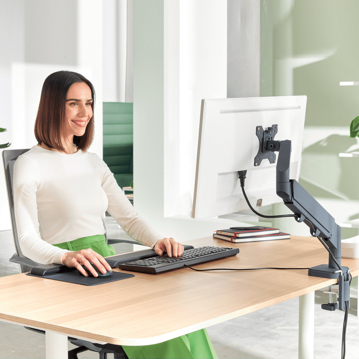 Leitz 64890089 Flachbildschirm-Tischhalterung 81,3 cm (32") Tisch/Bank Grau