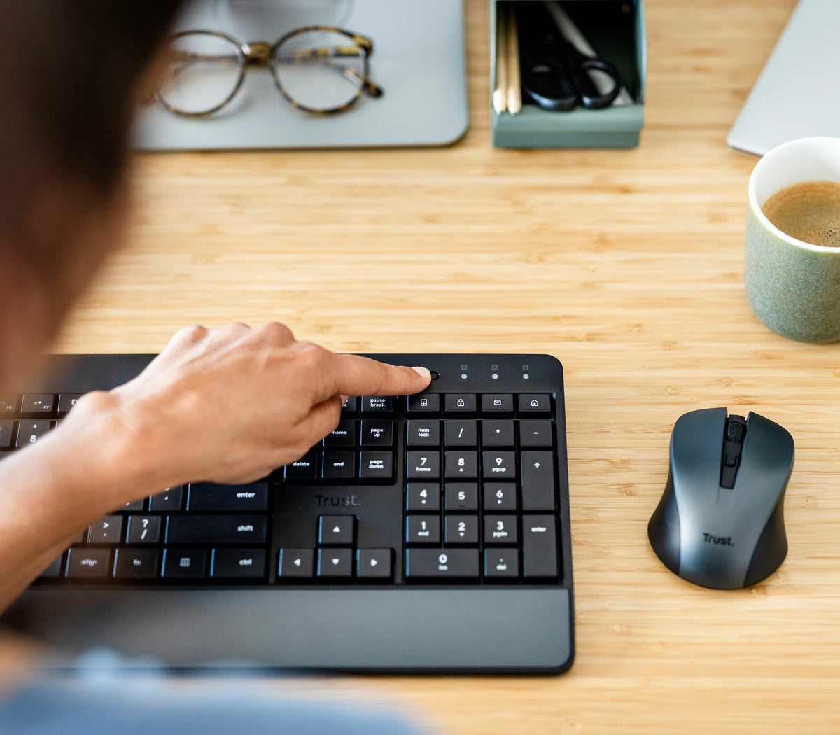 Trust Trezo Tastatur Maus enthalten Büro RF Wireless QWERTZ Schweiz Schwarz