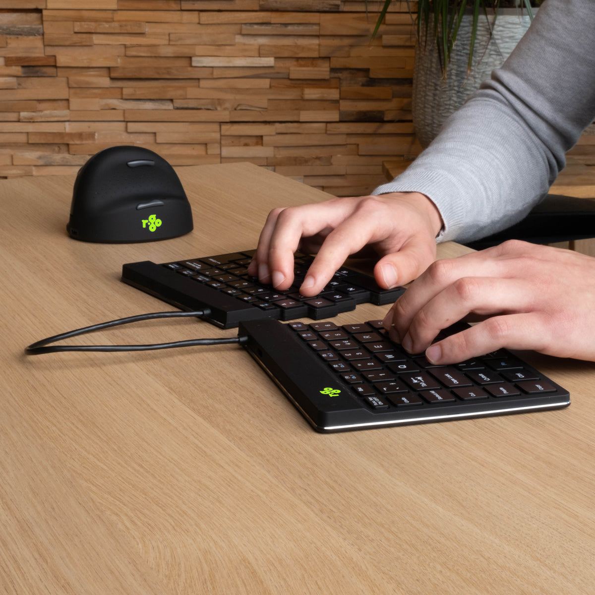 R-Go Tools Ergonomische Tastatur R-Go Split Break mit Pausensoftware, geteilte Tastatur, QWERTZ (DE), kabellos, schwarz