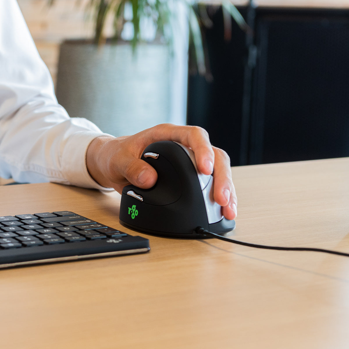 R-Go Tools Ergonomische Maus R-Go HE Break mit Pausensoftware, groß (Handlänge ≥ 185mm), für Linkshänder, verkabelt, schwarz