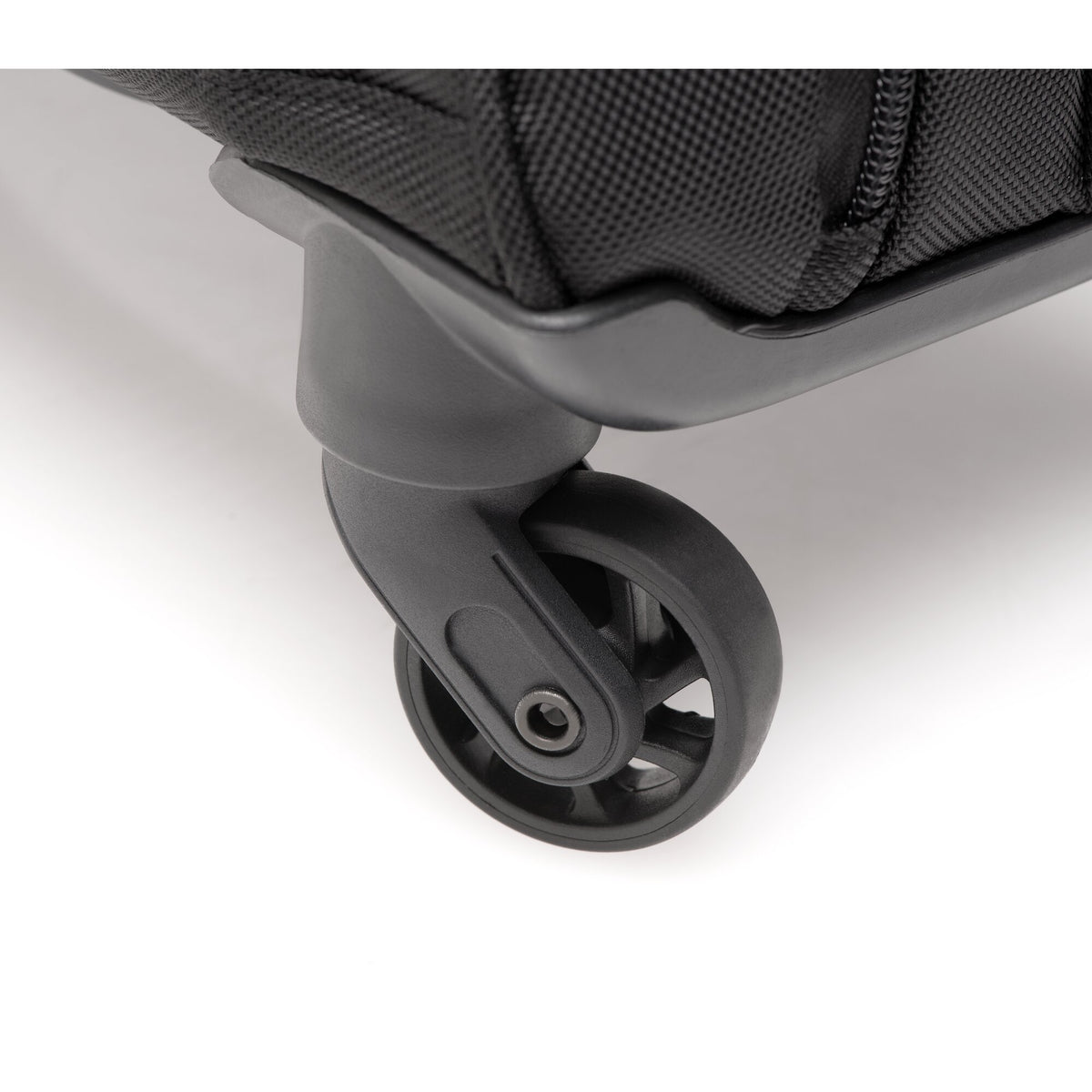 Kensington Contour™ 2.0 15.6” Executive Balance Laptop Spinner