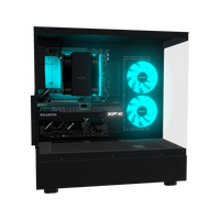 Basecamp PC Gamer Entrée de gamme – rendu 3D, vue de côté, RGB cyan