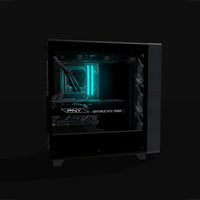 Streaming Gaming-PC High-End – 3D-Rendering von der Seite, RGB Cyan