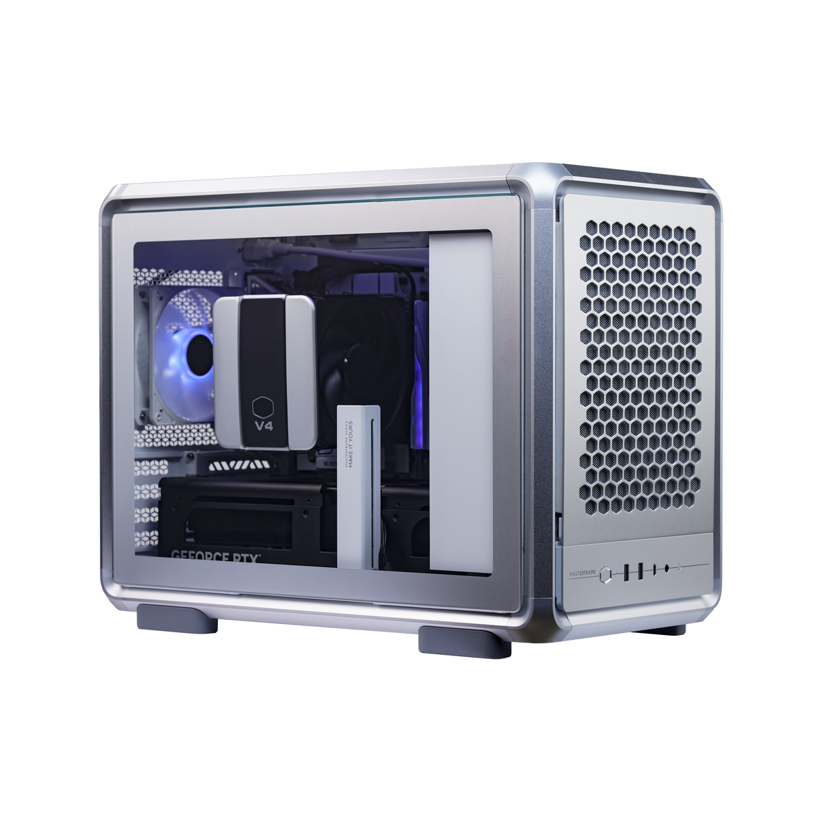 Photo d'exemple Cooler Master MasterFrame 400 Mesh argent – vue de trois quarts