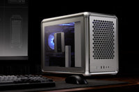 Photo d'exemple Cooler Master MasterFrame 400 Mesh argent – sur un bureau