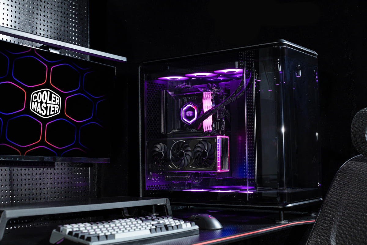 Photo d'exemple Cooler Master MasterFrame 360 Panorama – sur un bureau