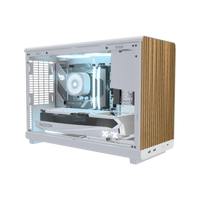 Biwak PC da gaming Midrange Bianco – rendering 3D, vista di tre quarti, RGB blu ghiaccio