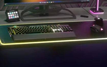 Clavier et tapis de souris RVB dans la configuration iCUE