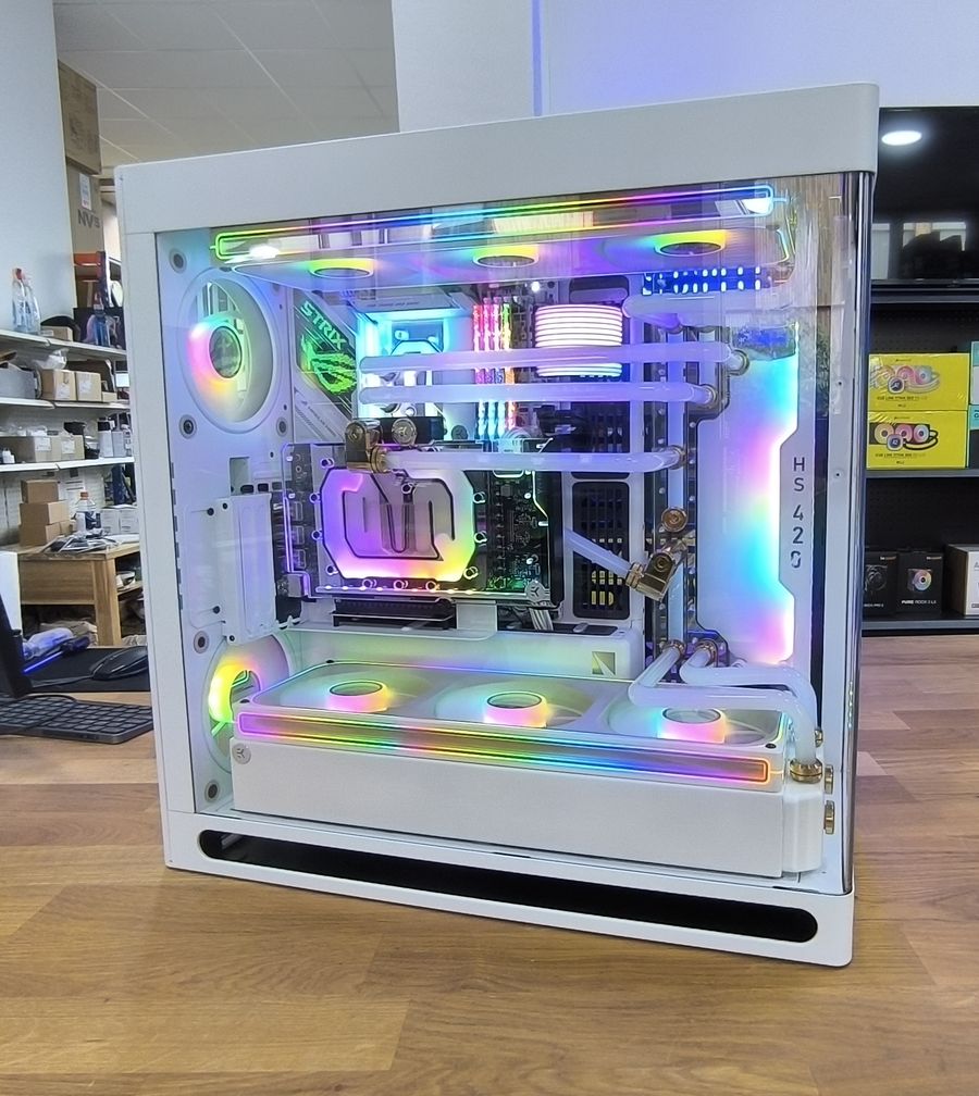 White Loop Custom-PC