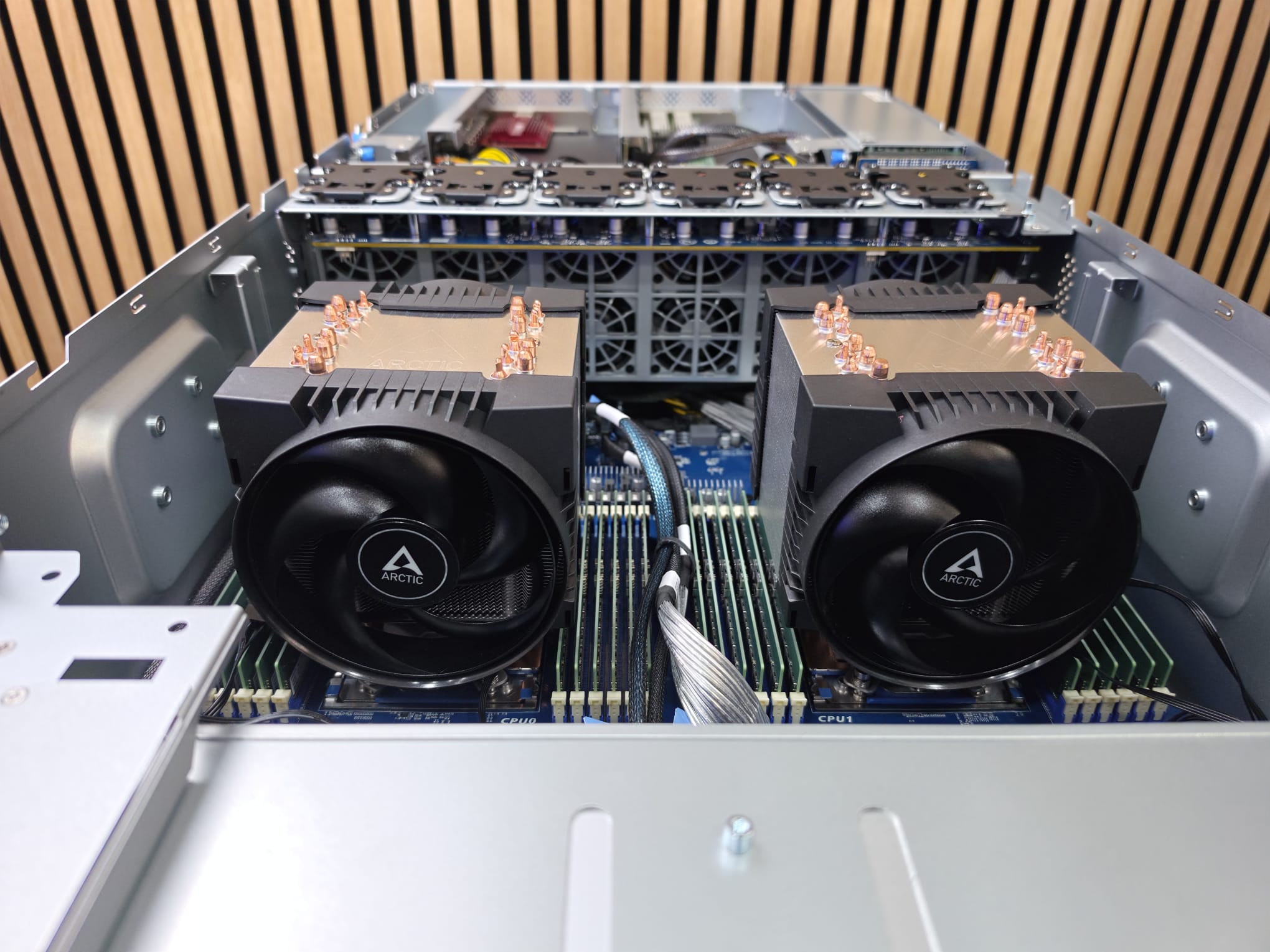 Offener Business-Server mit Blick auf den Aufbau in der Pixelgipfel-Werkstatt